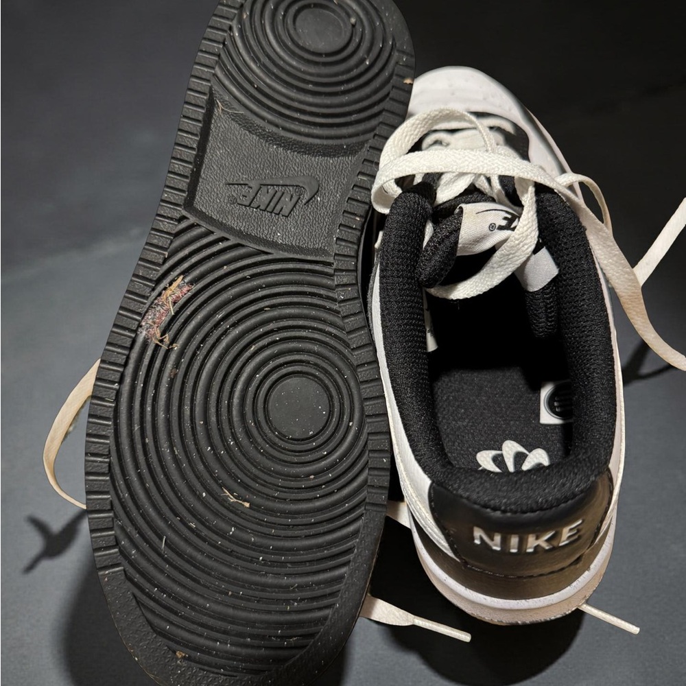 SUMMER READY Nike Black and White Men's Sneakers - Picture 4 of 7